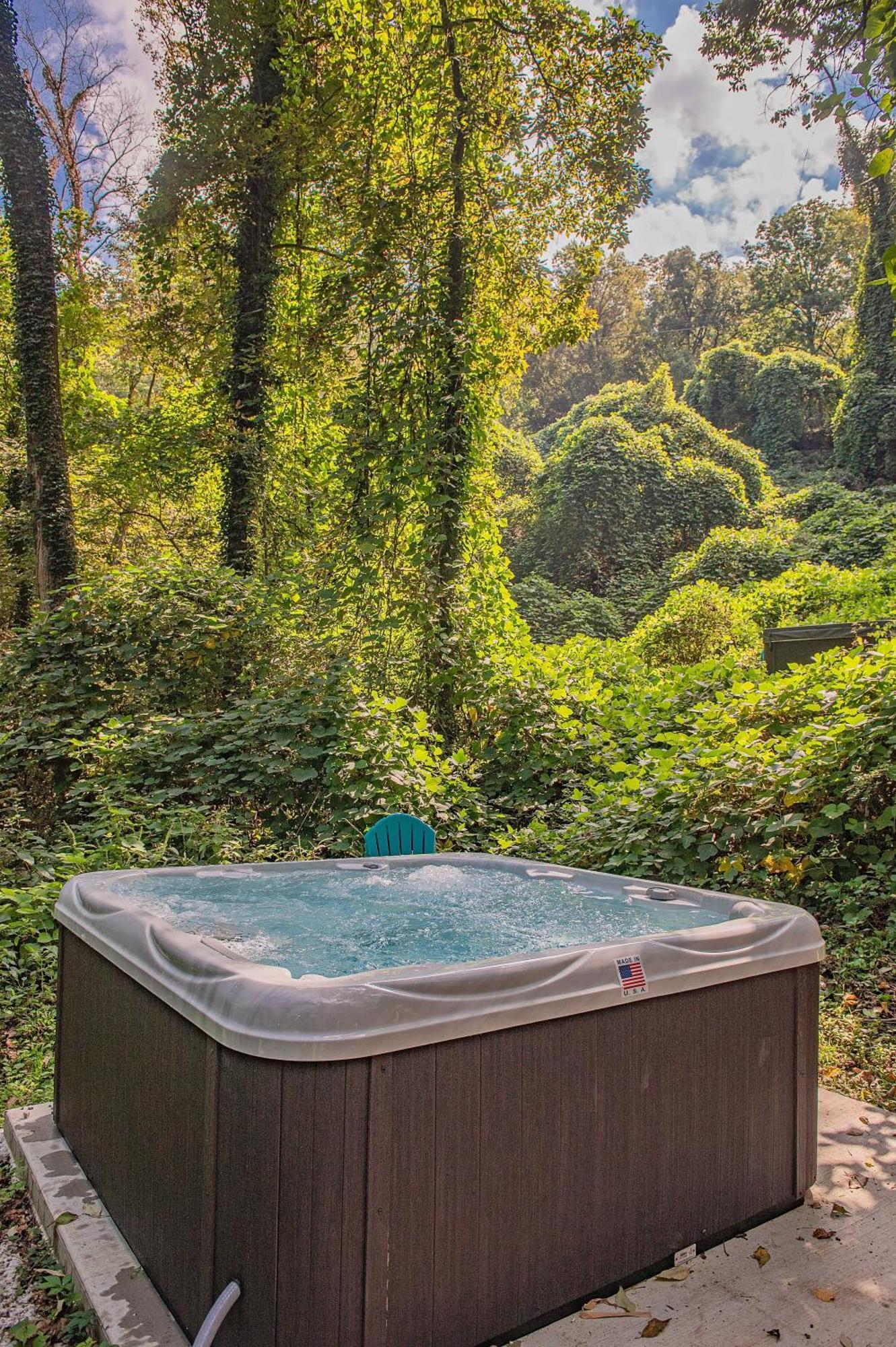 Tiny Cabin Village Private Hot Tub Lynda Cabin Чатануга Екстериор снимка
