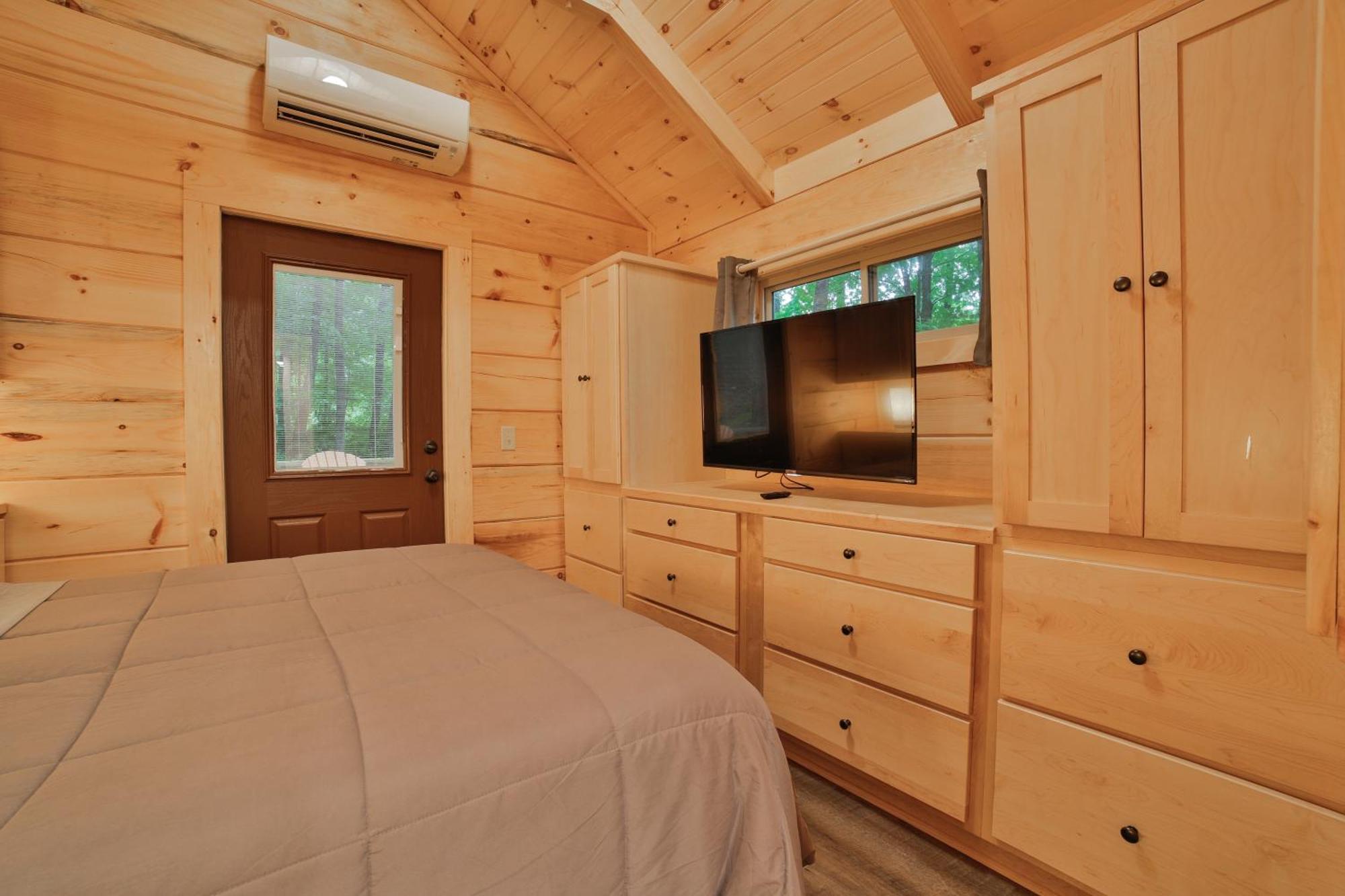 Tiny Cabin Village Private Hot Tub Lynda Cabin Чатануга Екстериор снимка