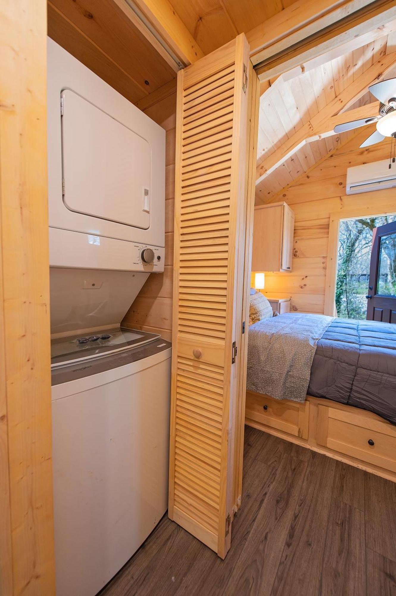 Tiny Cabin Village Private Hot Tub Lynda Cabin Чатануга Екстериор снимка