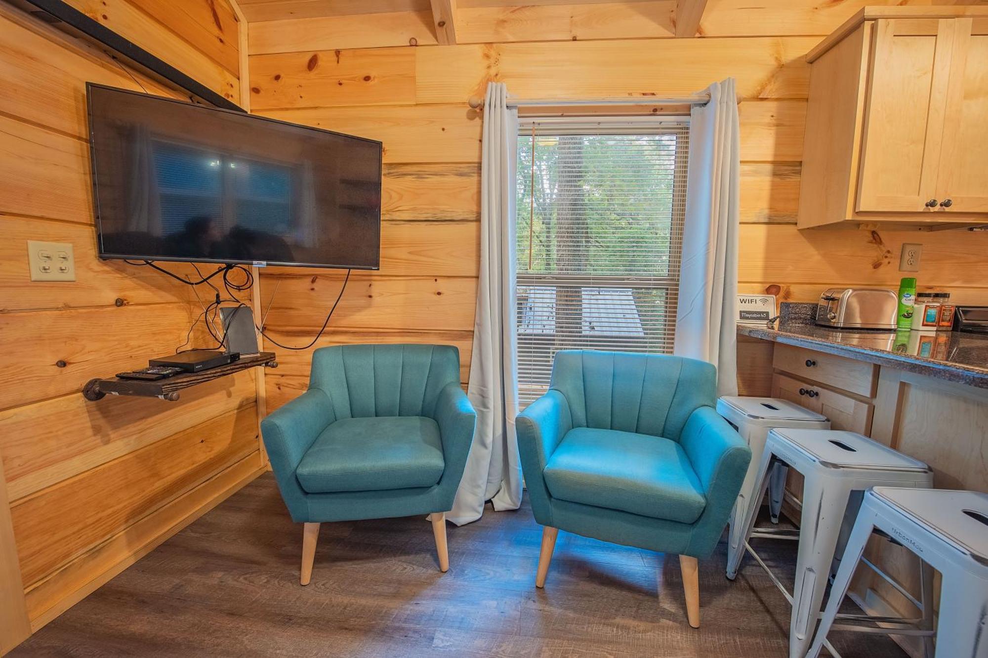 Tiny Cabin Village Private Hot Tub Lynda Cabin Чатануга Екстериор снимка