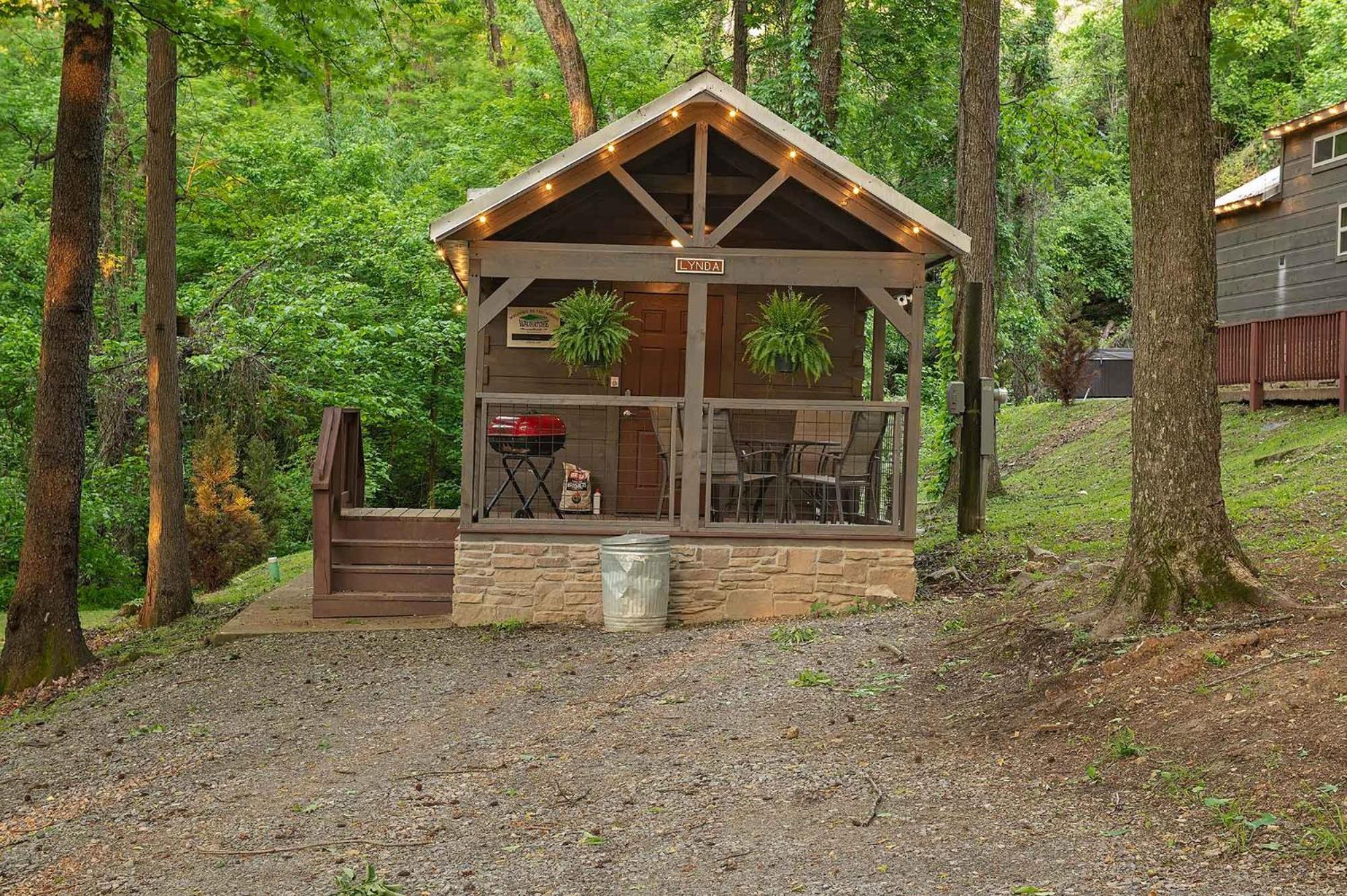 Tiny Cabin Village Private Hot Tub Lynda Cabin Чатануга Екстериор снимка