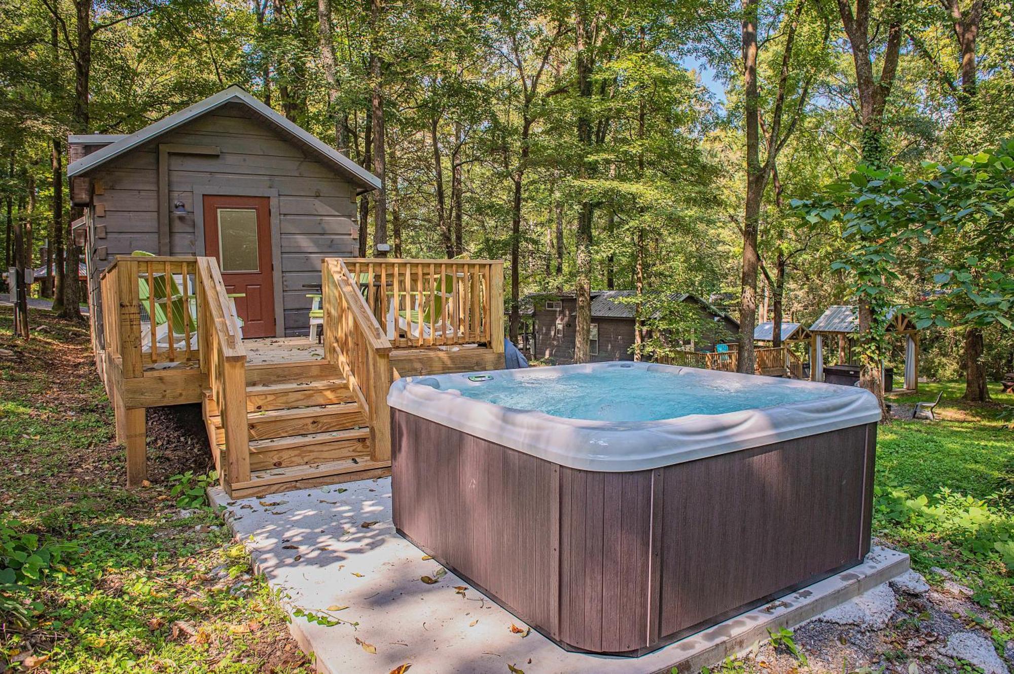 Tiny Cabin Village Private Hot Tub Lynda Cabin Чатануга Екстериор снимка