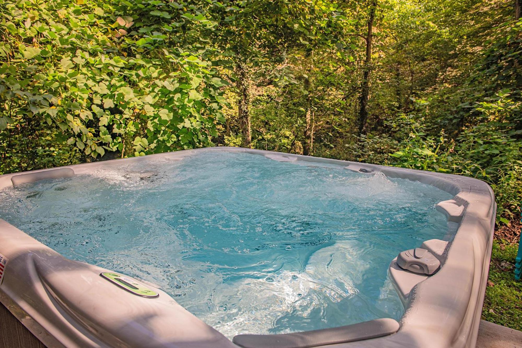 Tiny Cabin Village Private Hot Tub Lynda Cabin Чатануга Екстериор снимка
