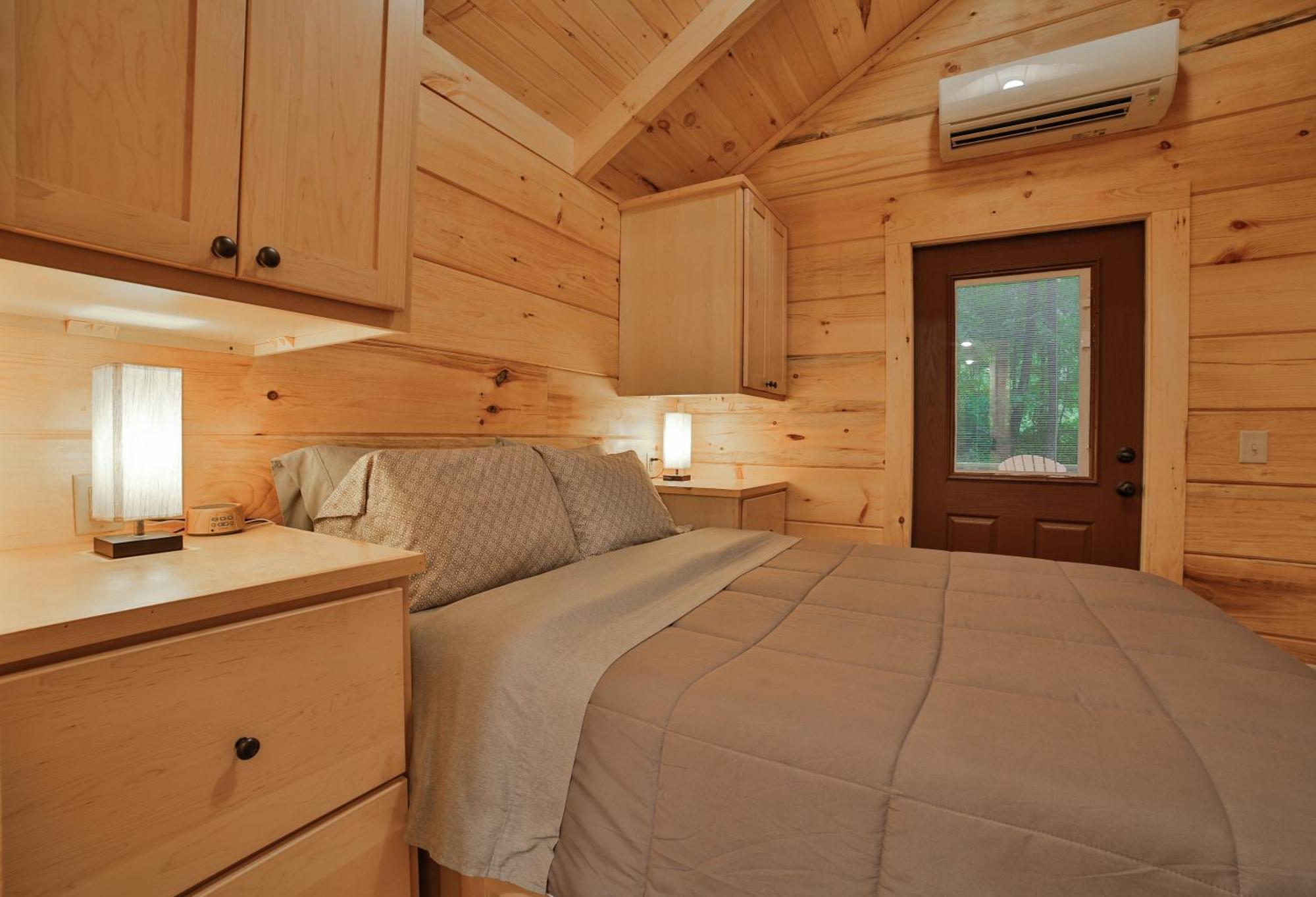 Tiny Cabin Village Private Hot Tub Lynda Cabin Чатануга Екстериор снимка