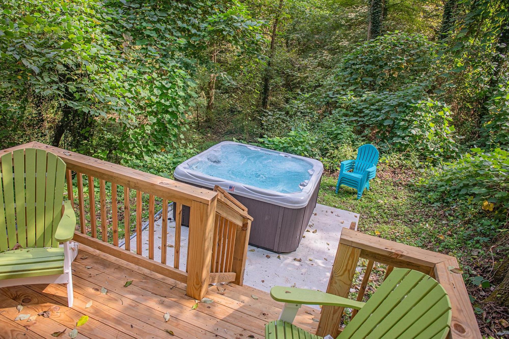 Tiny Cabin Village Private Hot Tub Lynda Cabin Чатануга Екстериор снимка