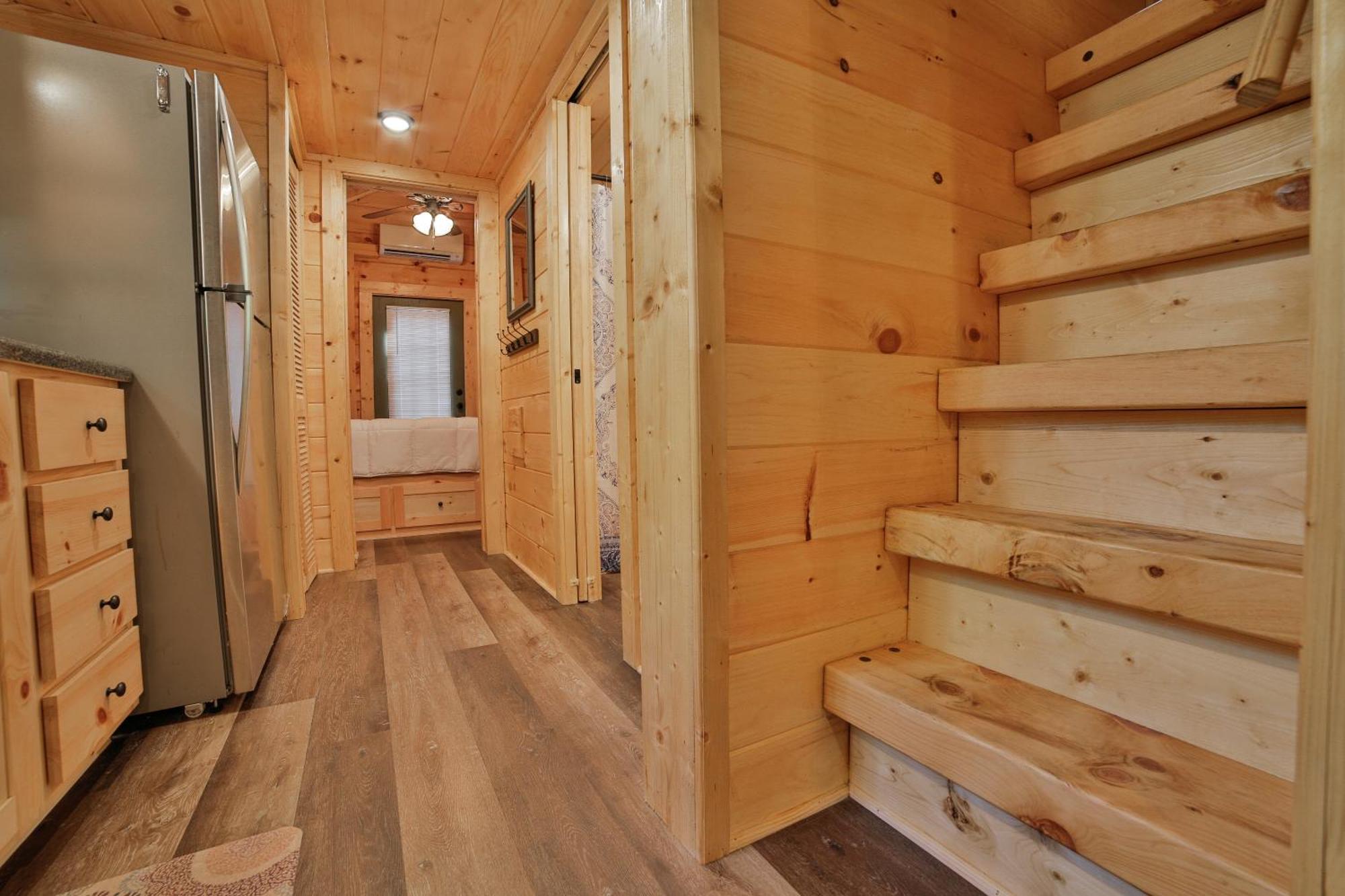 Tiny Cabin Village Private Hot Tub Lynda Cabin Чатануга Екстериор снимка