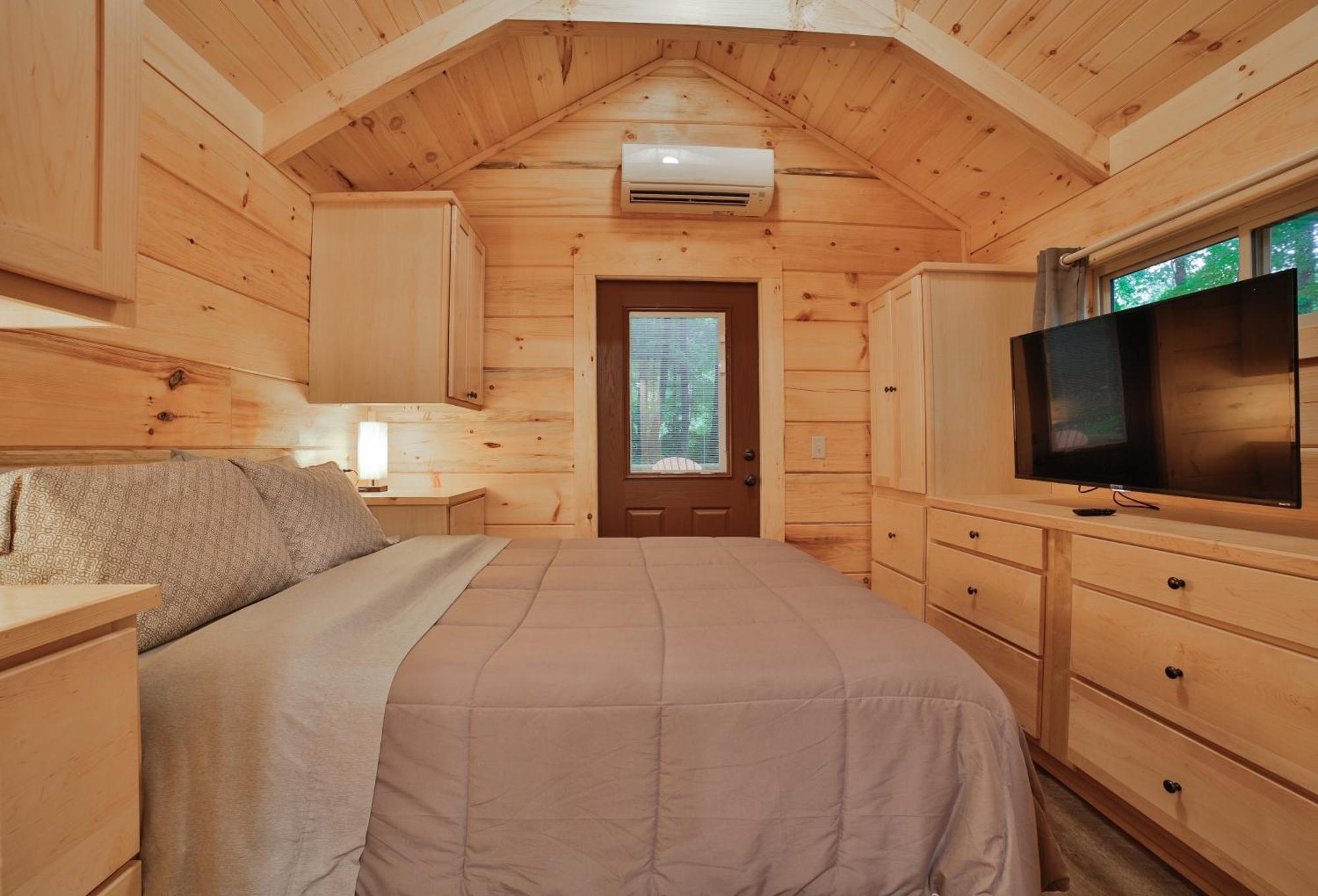 Tiny Cabin Village Private Hot Tub Lynda Cabin Чатануга Екстериор снимка