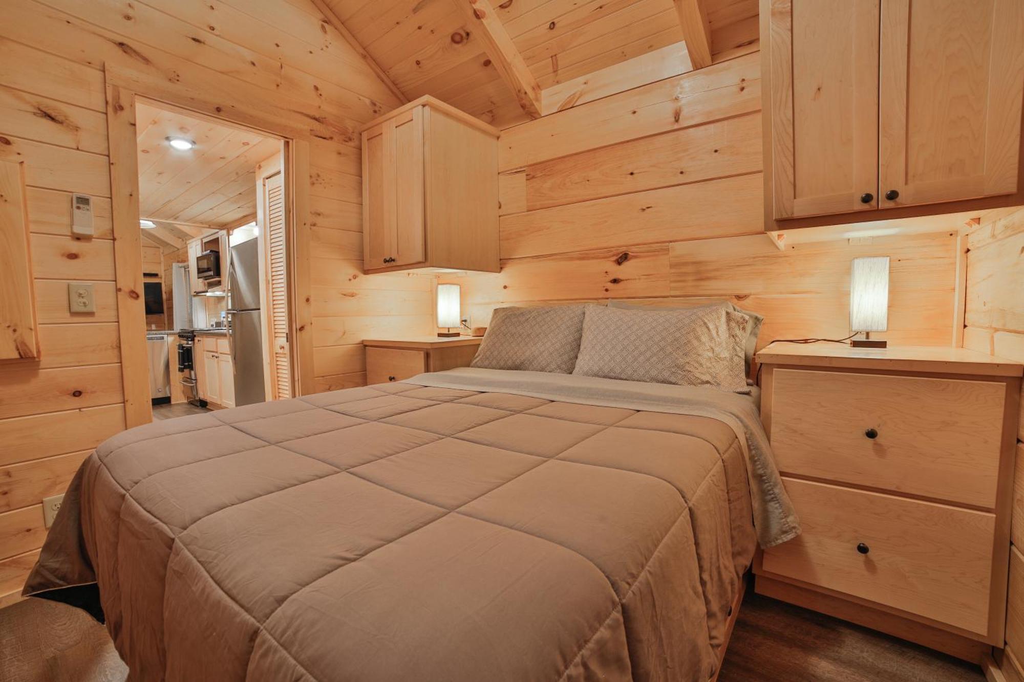 Tiny Cabin Village Private Hot Tub Lynda Cabin Чатануга Екстериор снимка